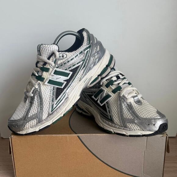 New Balance 1906 R Silver Metallic /Green Men Sneakers- Men 8.5-Women 10 - Picture 1 of 16